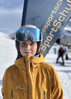 SchneesportSchule TVNeuhausenKlara Roll